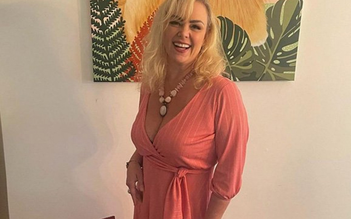 Ex-paquita relembra noivado sem sexo com Rom&aacute;rio
