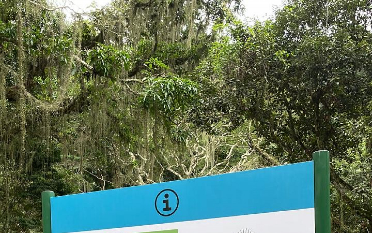 Nova placa de sinalização do Parque Natural da Cidade, na Gávea, após revitalização - Marcos Gusmão