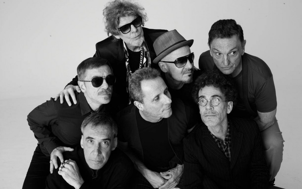 Titãs comemorando 4 décadas - foto de divulgação