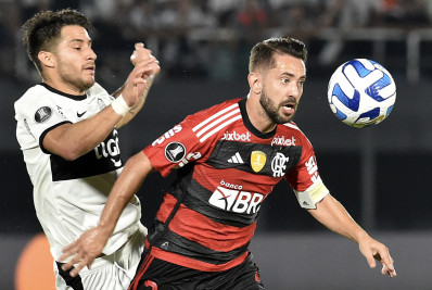 Empresário diz que preferência de Everton Ribeiro era permanecer no Flamengo: 'A gente tentou'