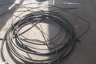 PM prende homem em flagrante por furto de cabos em bairro de Niterói