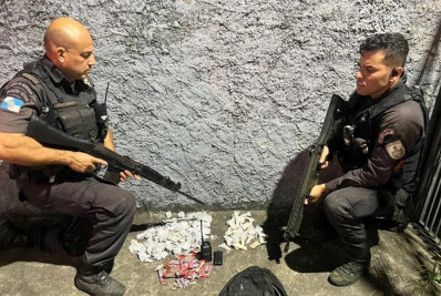 PM apreende drogas com traficante preso no Az de Ouro em Nilópolis