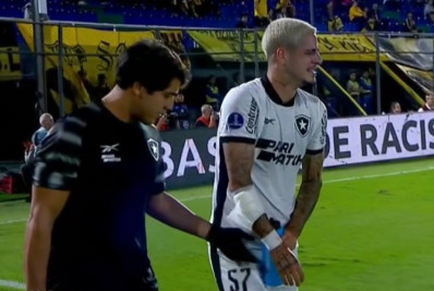 JP Galvão não tem fratura no braço, e Botafogo cobra explicação