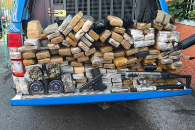 PM apreende armas, equipamentos táticos e grande quantidade de drogas na Baixada