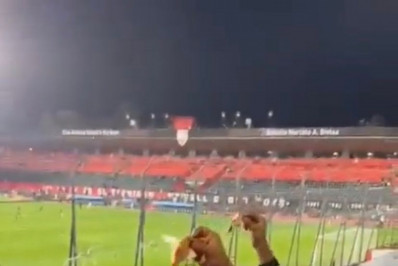 Torcedores estrangeiros que rasgarem ou queimem dinheiro serão presos na Argentina