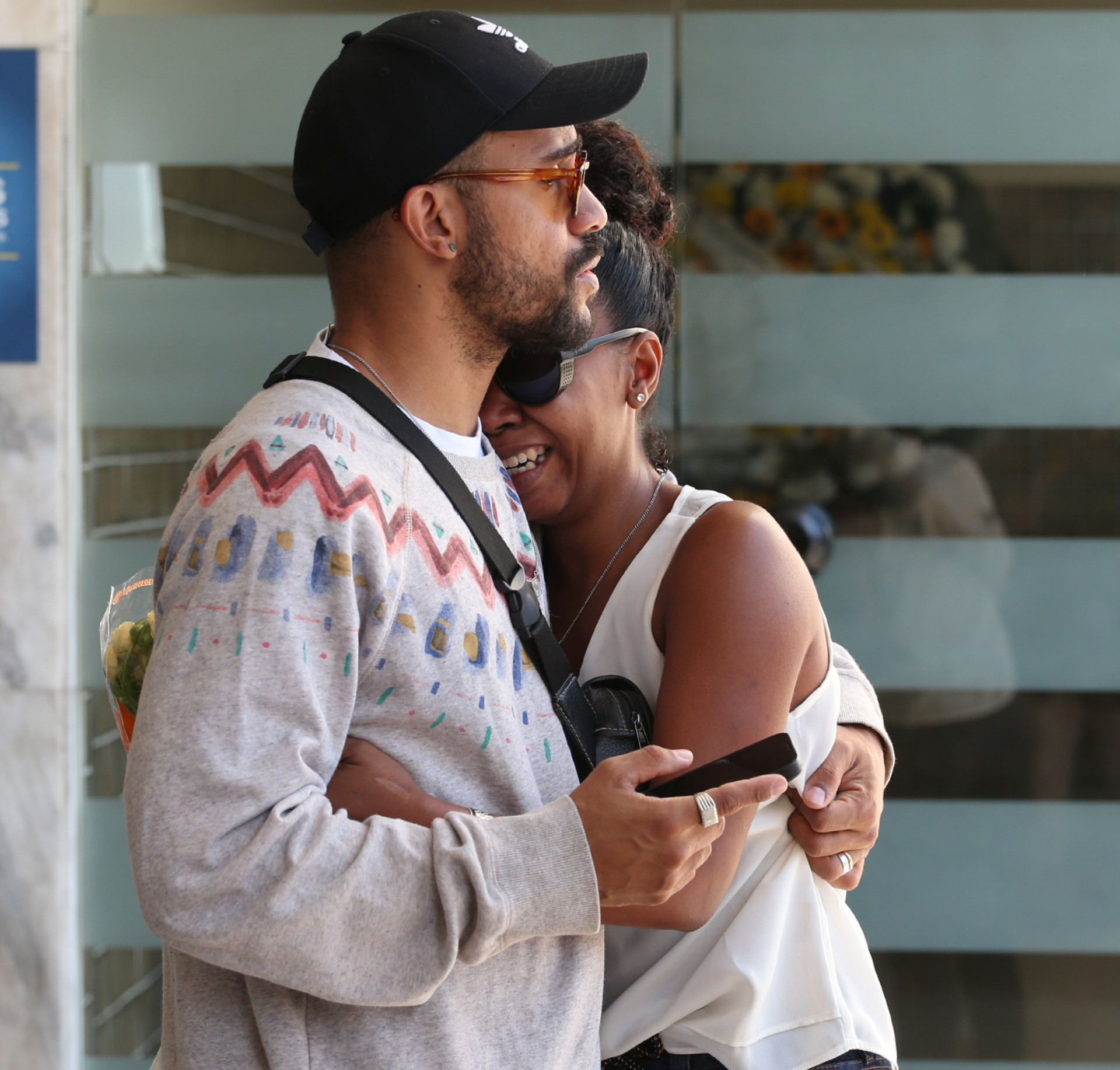 Familiares do modelo Suede de Oliveira estiveram em seu vel&oacute;rio no Cemit&eacute;rio do Caju - Cleber Mendes / Ag&ecirc;ncia O Dia