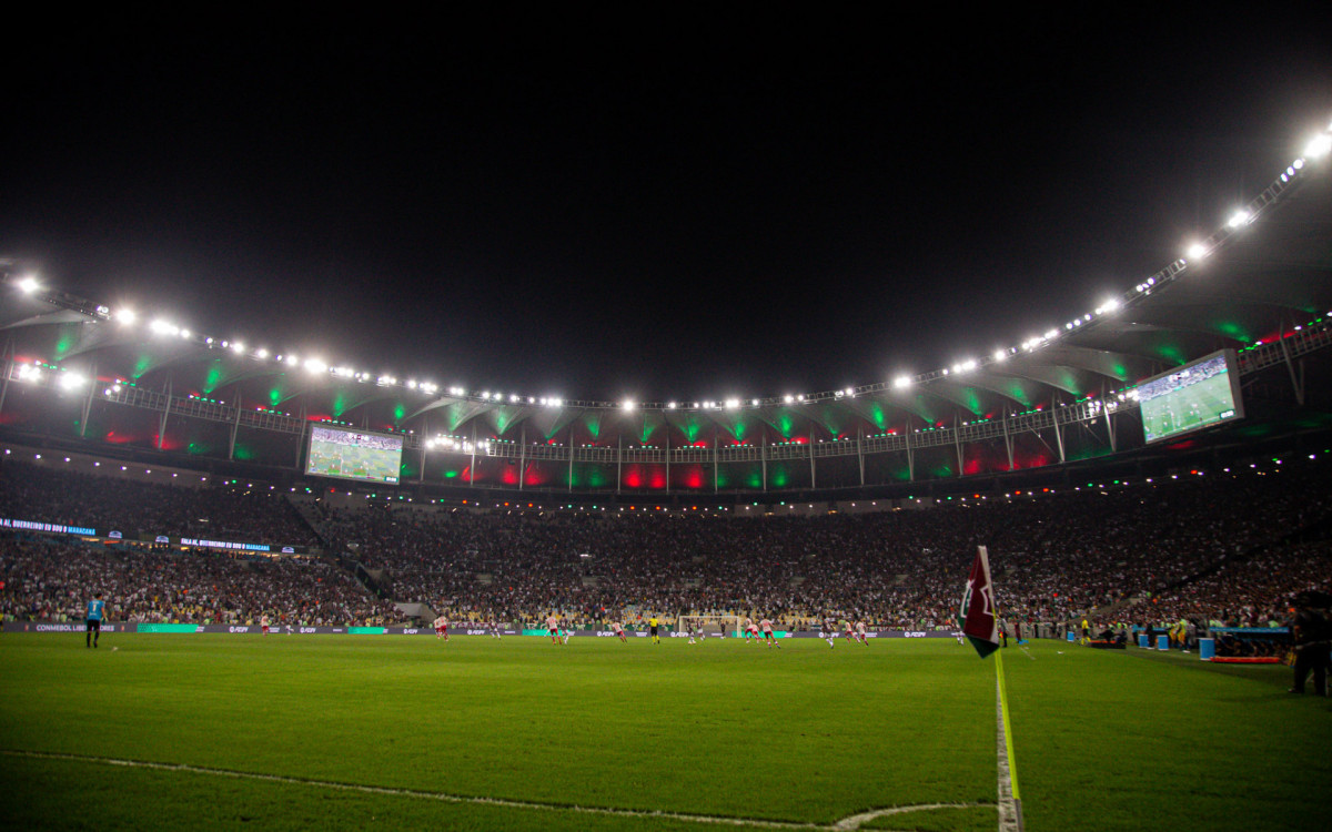 Torcida do Fluminense lotou o Maracanã no jogo contra o Argentinos Juniors