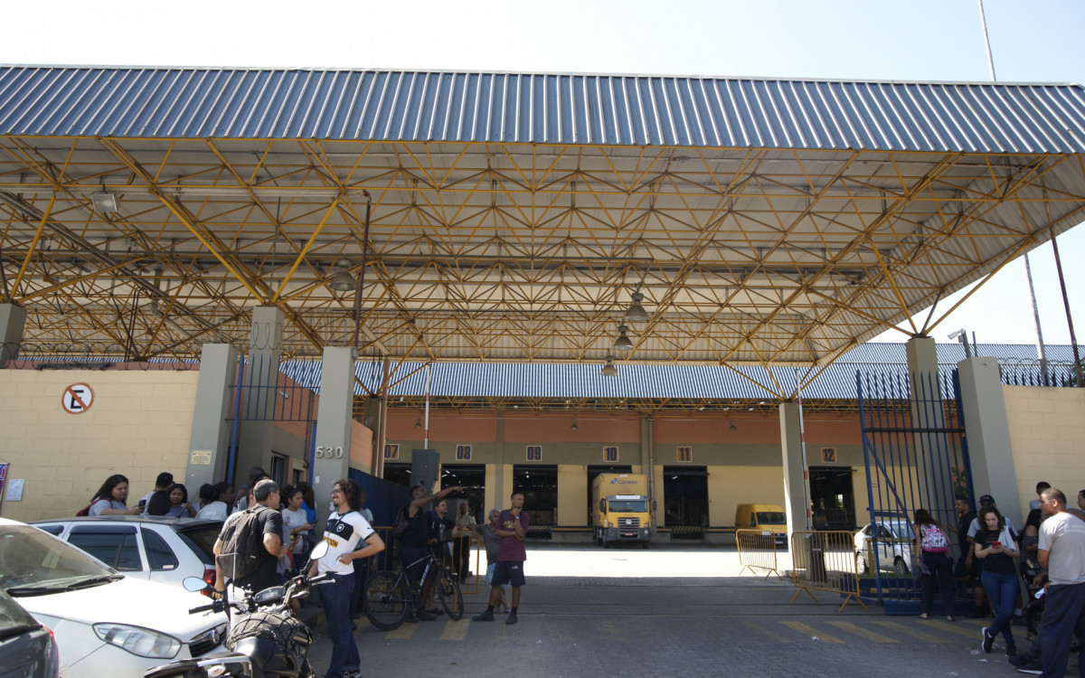 Protesto dos funcionários terceirizados Correios, Rio de Janeiro. Nesta Sexta-feira (11). - Bruno Kaiuca/Agência O Dia