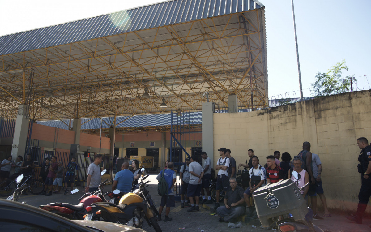 Protesto dos funcionários terceirizados Correios, Rio de Janeiro. Nesta Sexta-feira (11). - Bruno Kaiuca/Agência O Dia