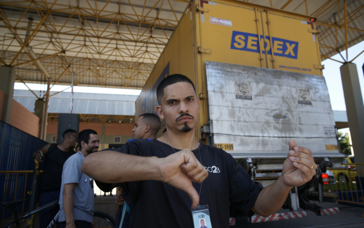 Protesto dos funcionários terceirizados Correios, Rio de Janeiro. Nesta Sexta-feira (11). - Bruno Kaiuca/Agência O Dia