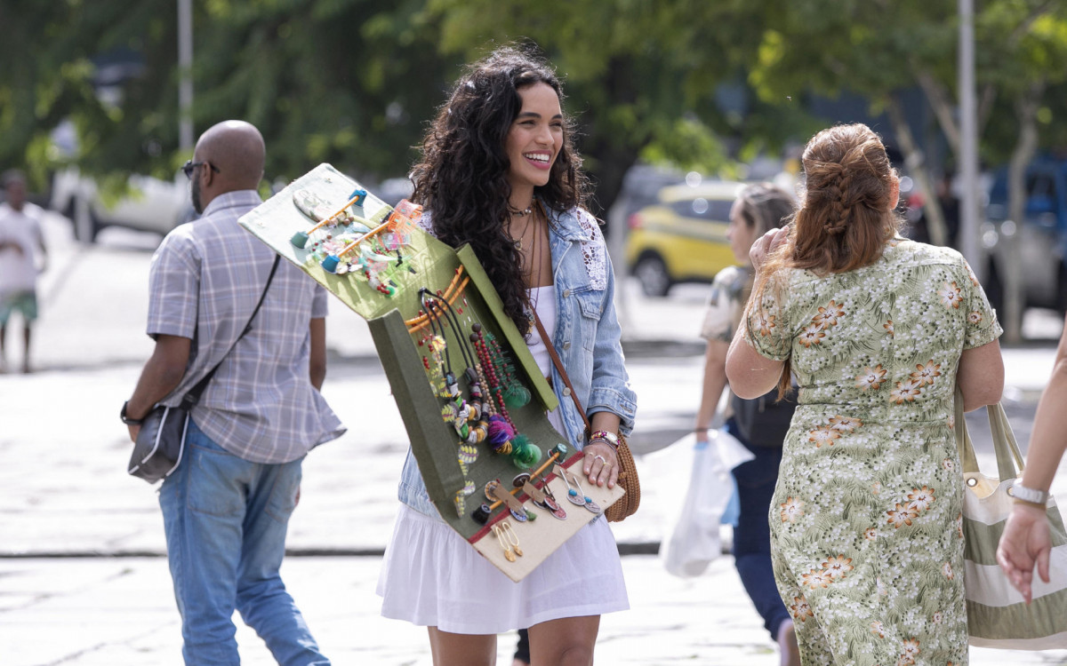 Giovana Cordeiro é Luna, a protagonista de 'Fuzuê' - Globo/Manoella Mello