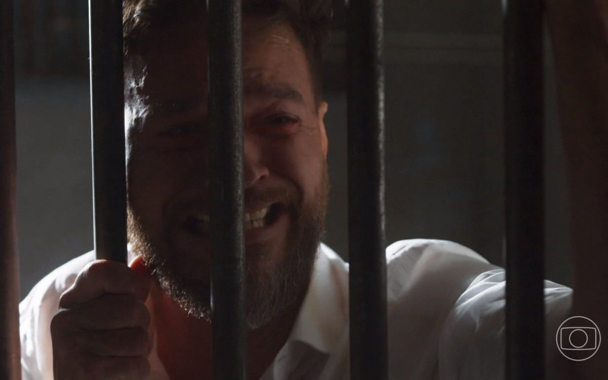 Theo (Emilio Dantas) é preso no último capítulo de 'Vai na Fé' - Reprodução/TV Globo