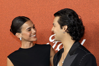 Ator de 'Besouro Azul' comenta suposta traição de Bruna Marquezine