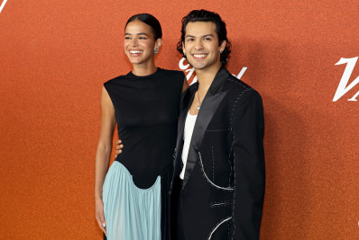 Bruna Marquezine aparece deslumbrante em evento internacional ao lado de Xolo Maridueña