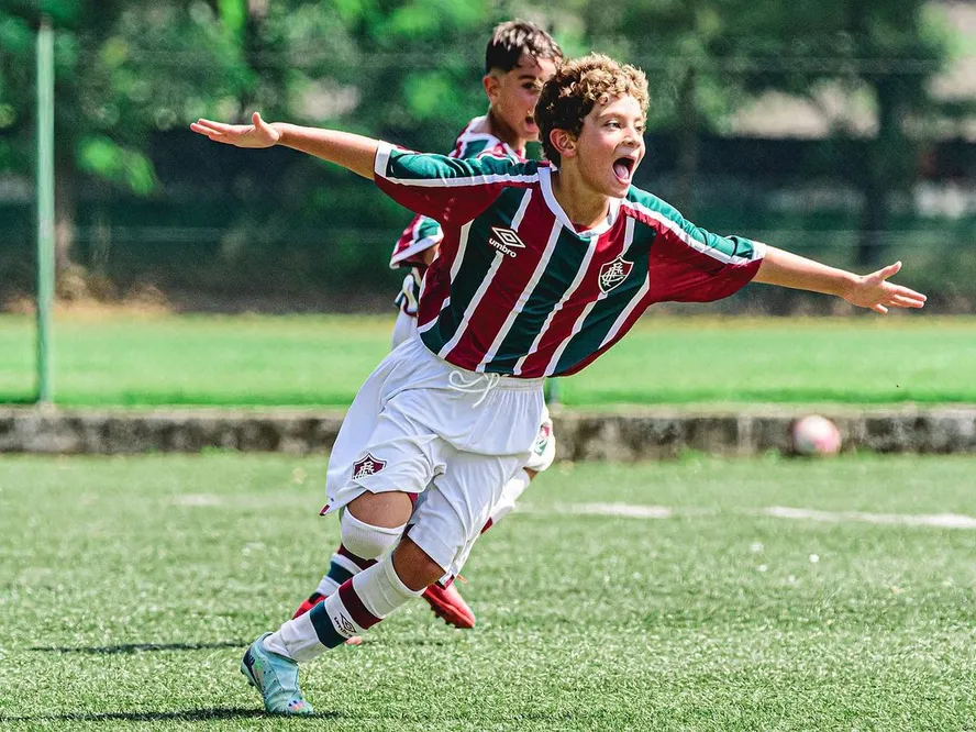 Vídeo: filho de Ganso faz golaço pelo Sub-9 do Fluminense