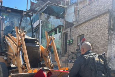 PM retira 15 toneladas de barricadas do tráfico em Meriti