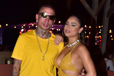 Lexa e MC Guimê capricham no look para curtir último dia de festa em Curaçao