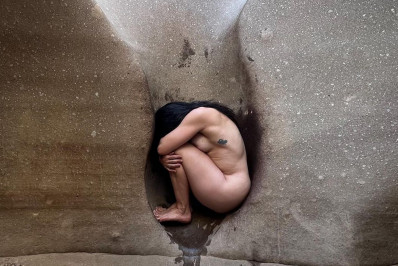 Franciely Freduzeski posa nua no Vale da Lua: 'Eu me abraço em mim'