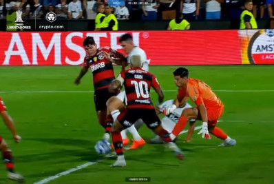 Análise do VAR: entenda a anulação do gol do Flamengo no jogo contra o Olimpia
