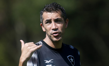 Com direito a número da sorte, Valentín Adamo é apresentado fala em 'salto'  na sua carreira ao chegar ao Botafogo - ISTOÉ Independente