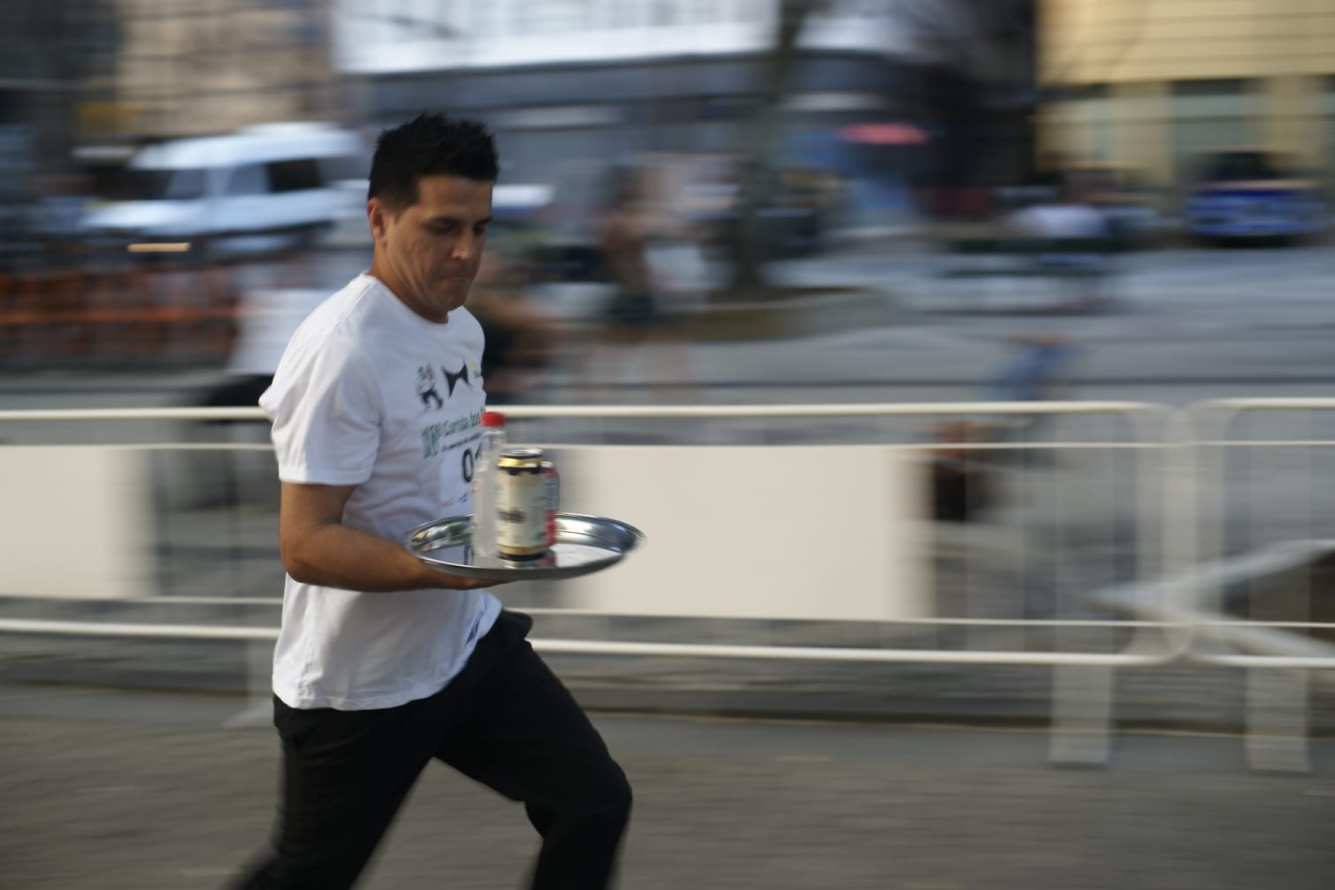 Cinelândia, no Centro do Rio, recebe 18ª edição da Corrida dos Garçons, nesta sexta-feira (11) - Bruno Kaiuka/ Agência O Dia