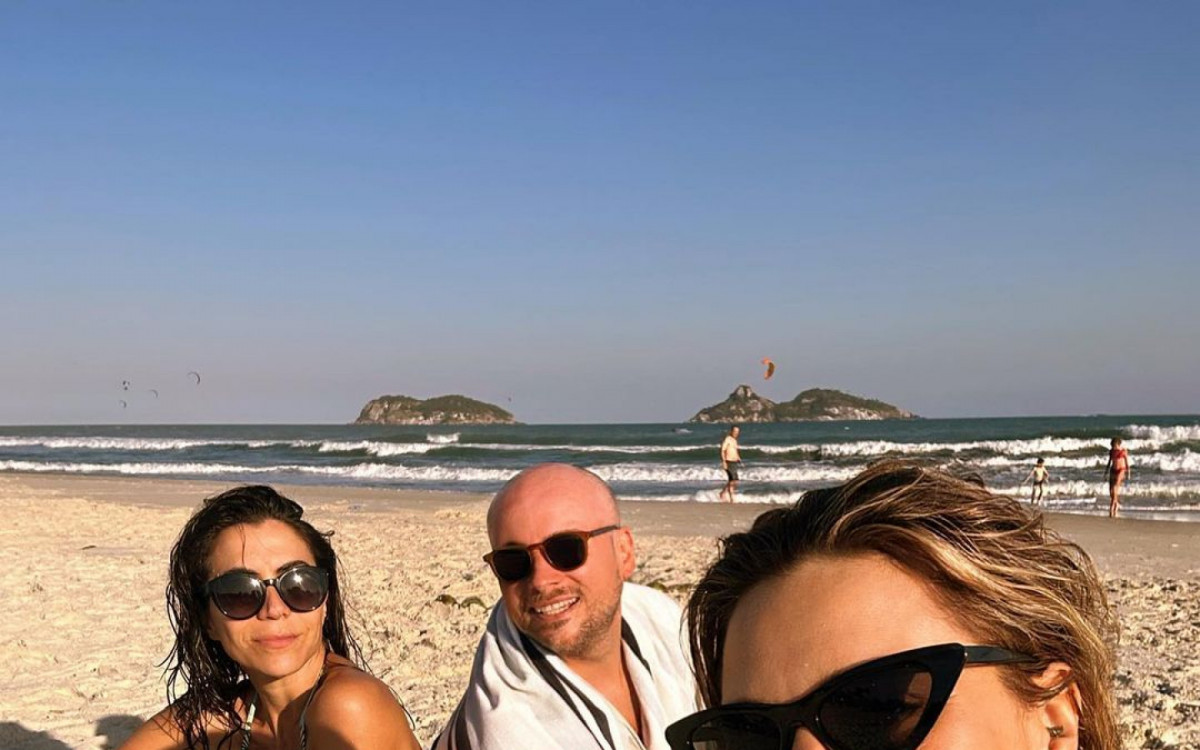 Carolina Dieckmann e amigos, Mariana Leoni e L&eacute;o Fuchs 