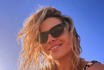 Carolina Dieckmann se despede de 'Vai na Fé' com banho de mar