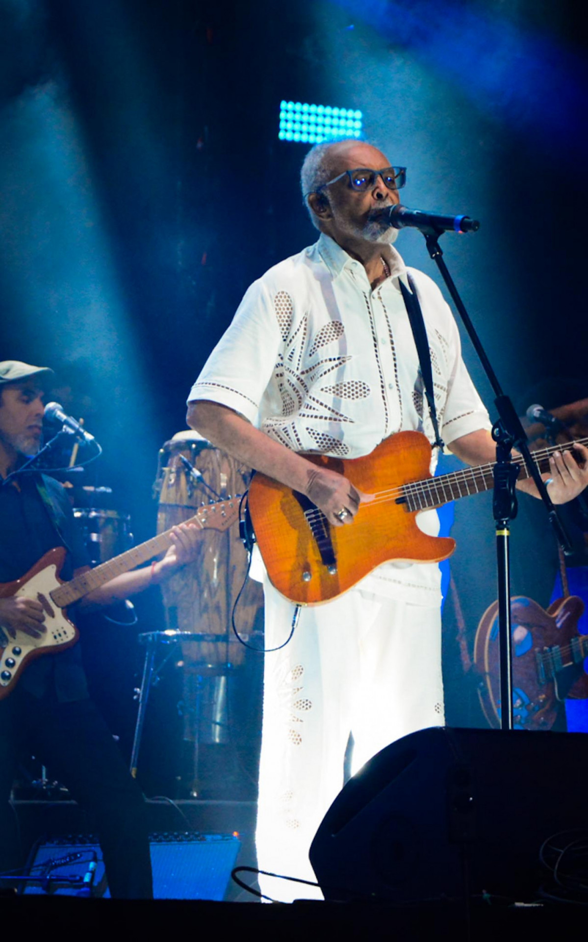 Gilberto Gil se apresentou com a banda Baiana System no festival Doce Maravilha, neste sábado