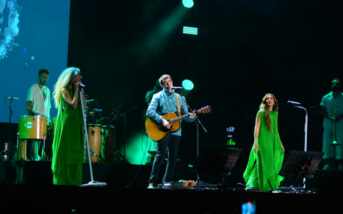 A dupla Anavitória e Samuel Rosa fizeram show juntos, neste sábado, no festival Doce Maravilha