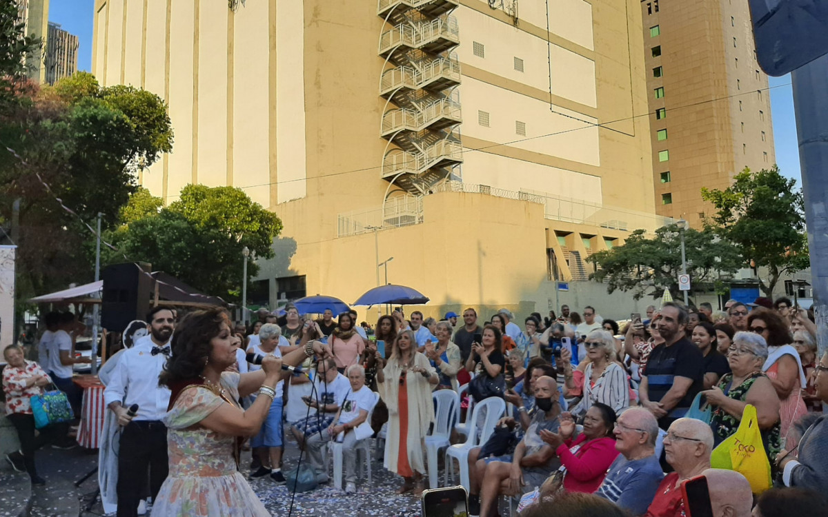 Fãs de Emilinha Borba se reúnem para prestar homenagem ao centenário da Rainha do Rádio - Reprodução