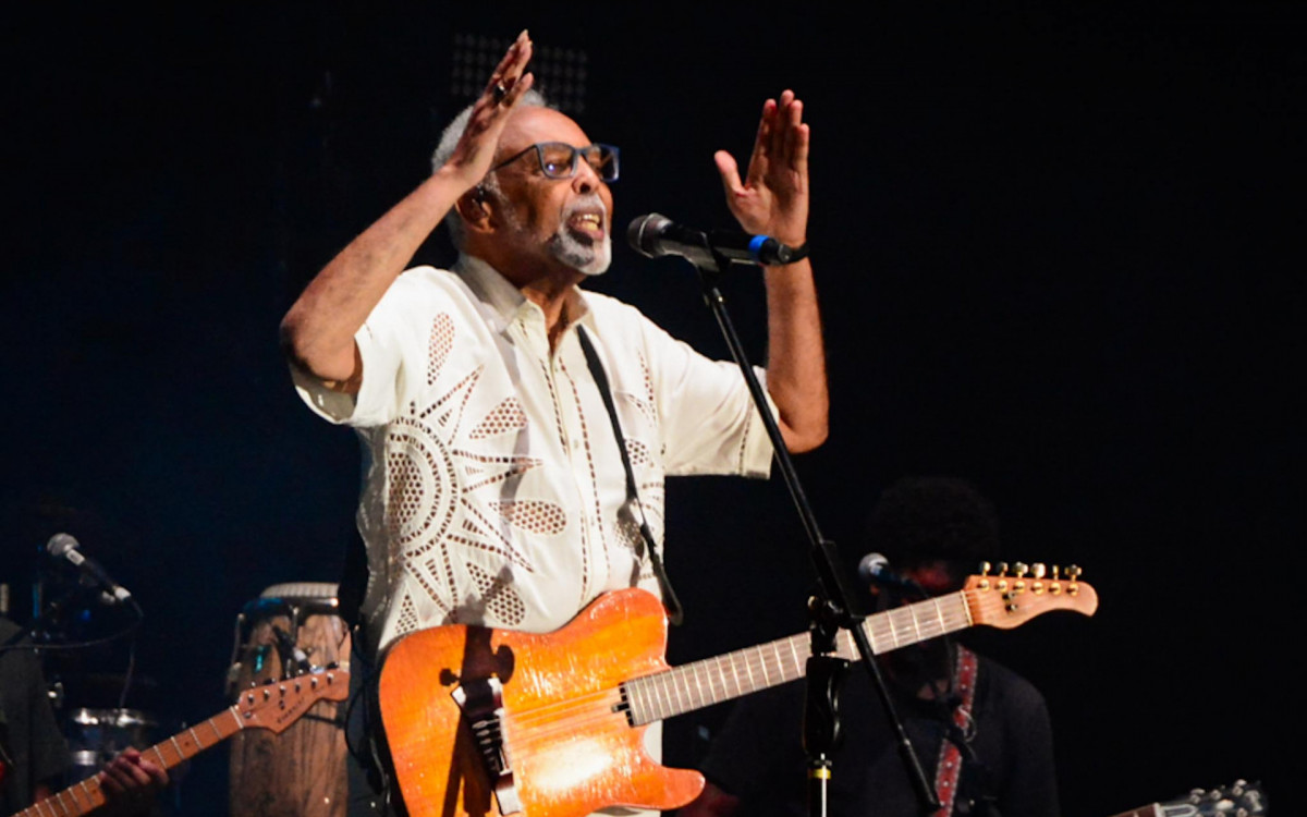 Gilberto Gil se apresentou com a banda Baiana System no festival Doce Maravilha, neste sábado