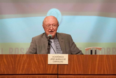 Historiador José Murilo de Carvalho recebe homenagem póstuma da UFRJ