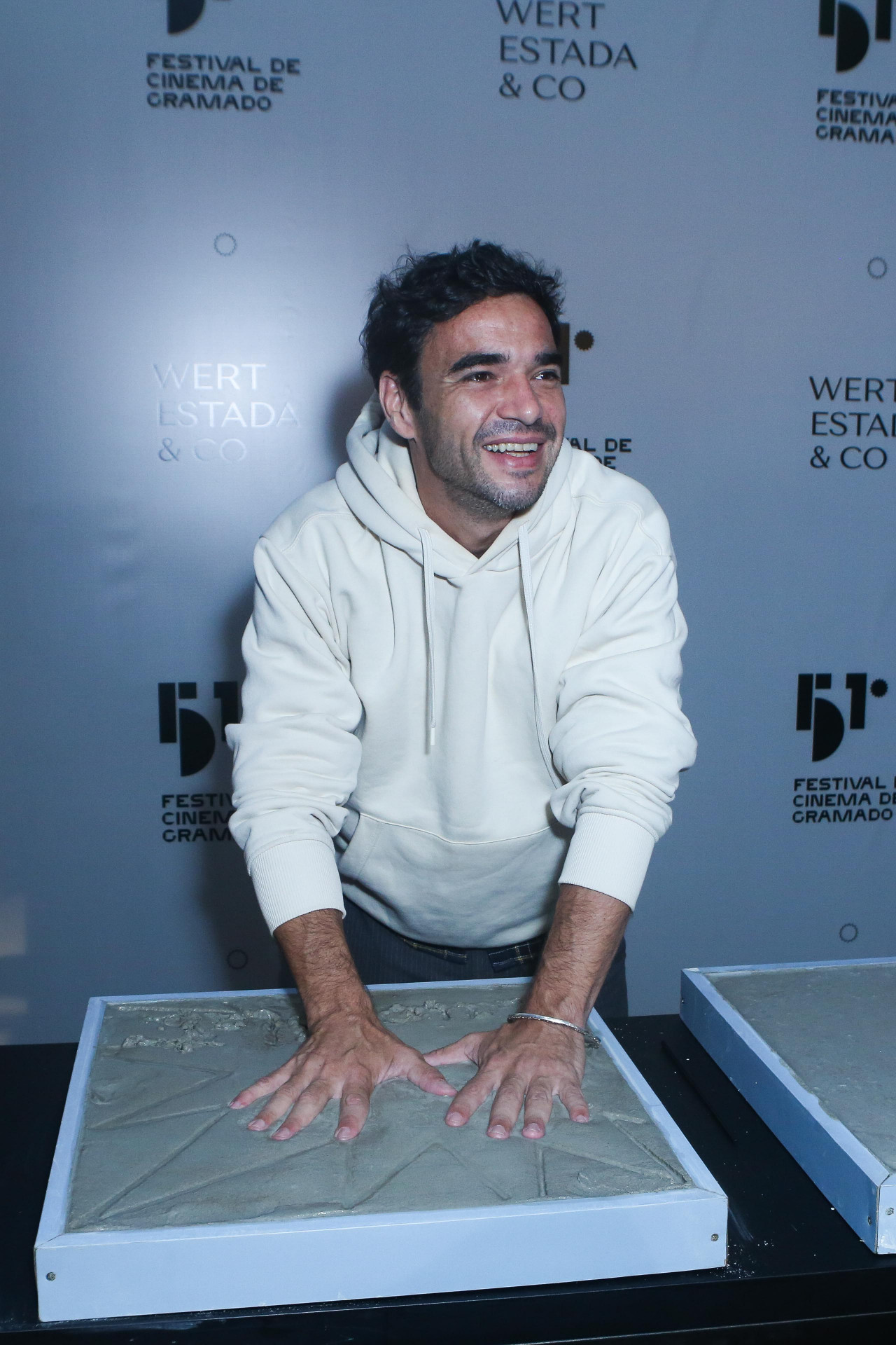 Caio Blat também esteve no Festival de Gramado e deixou sua marca na calçada da fama do evento - Dilson Silva / Ag. News