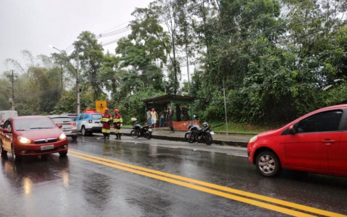 Colisão foi sentido Paraty, na altura do bairro Campo Belo, em Angra dos Reis