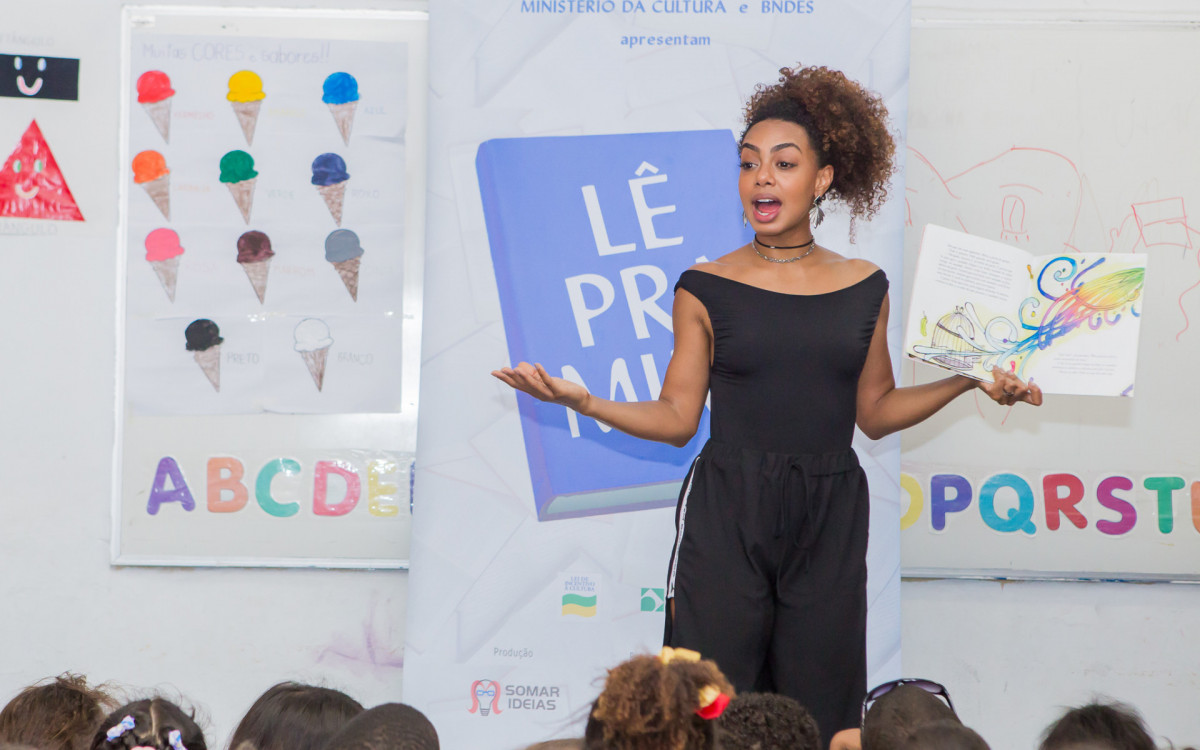 Dandara Mariana no projeto \'Lê pra mim?\'