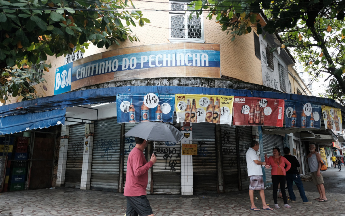 Dono do bar conhecido como Bira no Pechincha foi morto a tiros quando abria o estabelecimento