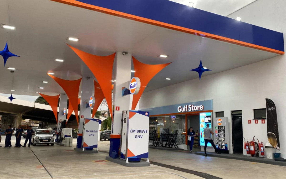 Com mais de um século de história e expertise em revenda de combustíveis, a Gulf oferece apoio contínuo e colaboração para expandir os negócios e infraestrutura de seus clientes. Através dessa parceria, os revendedores podem aproveitar a crescente popularidade e fornecer produtos da marca Gulf, que têm alta demanda e reconhecimento no mercado.