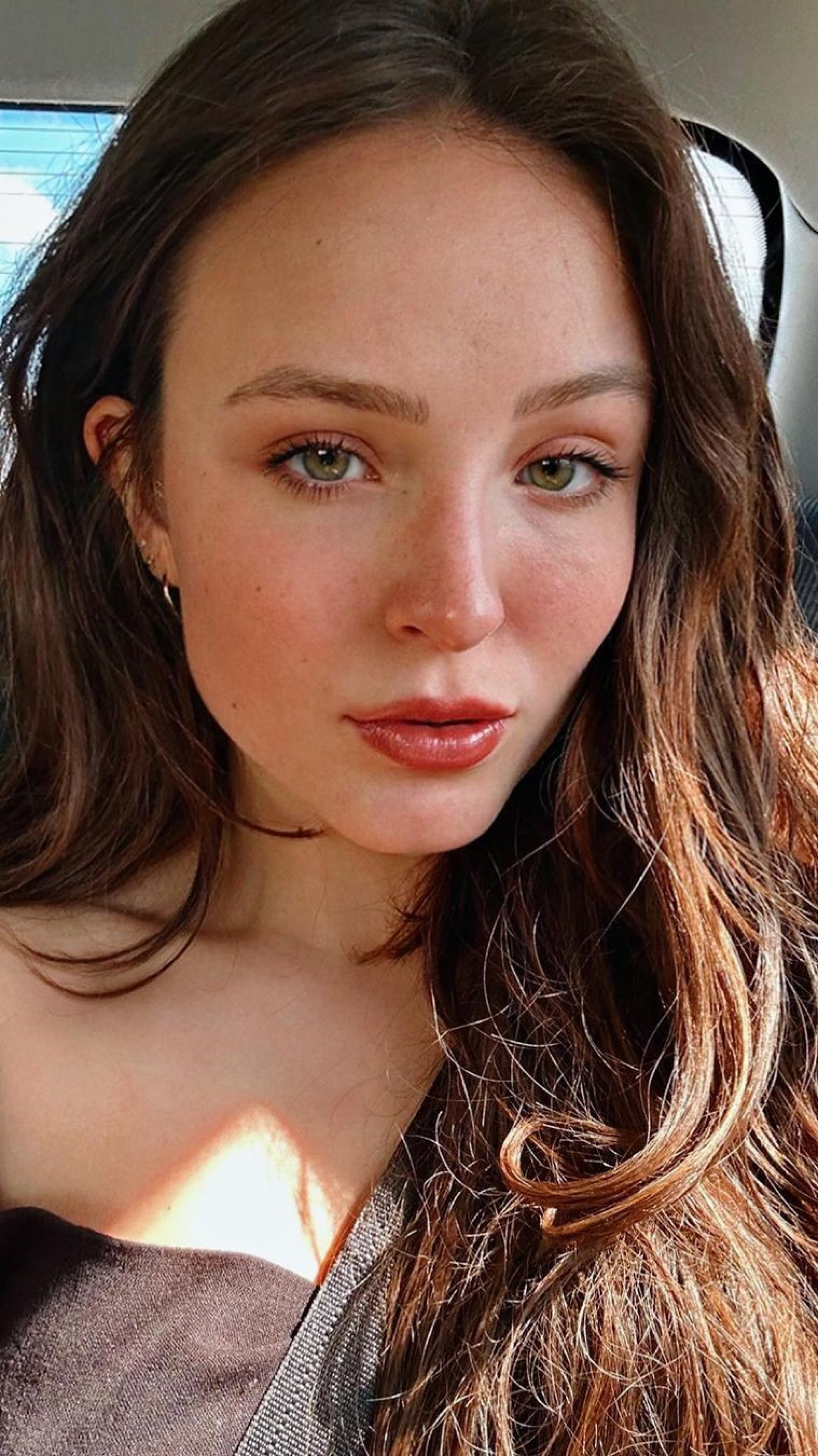 No caso de Larissa Manoela, a atriz come&ccedil;ou no meio art&iacute;stico aos 4 anos como modelo e, desde ent&atilde;o, teve o dinheiro administrado por seus pais
 - Reprodu&ccedil;&atilde;o / Instagram