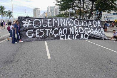 Movimento de Mulheres realiza manifestação no Colubandê