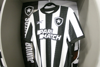 Botafogo fecha parceria para leiloar camisas utilizadas pelos jogadores