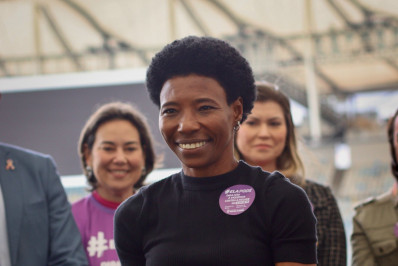 Ex-jogadora do Vasco e da Seleção é homenageada no Maracanã