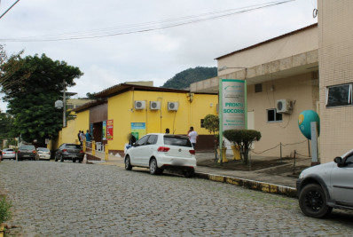 Cachoeirenses sofrem com longa fila de espera por atendimento na Saúde