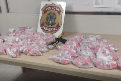 Ação conjunta prende homem com cerca de 8 kg de cocaína e arma em Cabo Frio