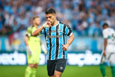 Jornal revela carta de Suárez pedindo rescisão com o Grêmio em 2023 por questões físicas
