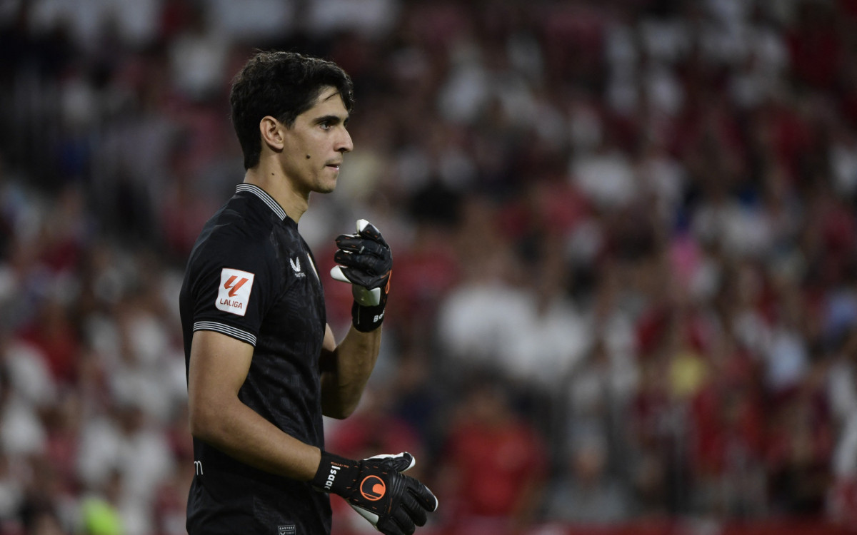 Yassine Bounou durante o jogo entre Sevilla e Valencia