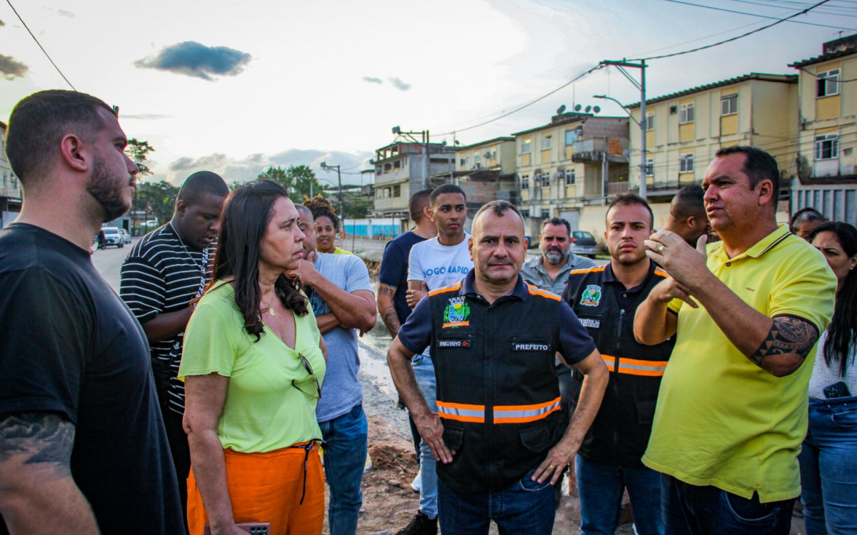 No bairro Sargento Roncalli, Waguinho anunciou que as obras serão concluídas nos próximos meses
