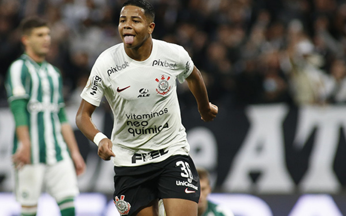 SAO PAULO, BRAZIL - AUGUST 13: Wesley of Corinthians celebrates after scoring the team's third goal during a match between Corinthians and Coritiba as part of Brasileirao Series A 2023 at Neo Quimica Arena on August 13, 2023 in Sao Paulo, Brazil. (Photo by Miguel Schincariol/Getty Images)