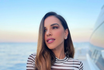 Mariana Rios arrasa com vestido transparente na Itália: 'Zebrinha'