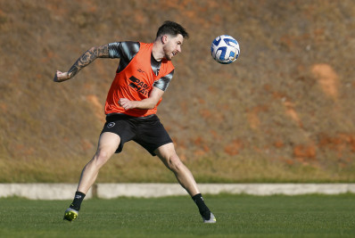 Botafogo negocia meia-atacante Gustavo Sauer com o futebol turco