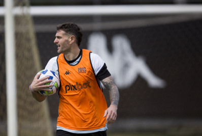 Vegetti, do Vasco, é eleito o craque do Brasileirão do mês de setembro